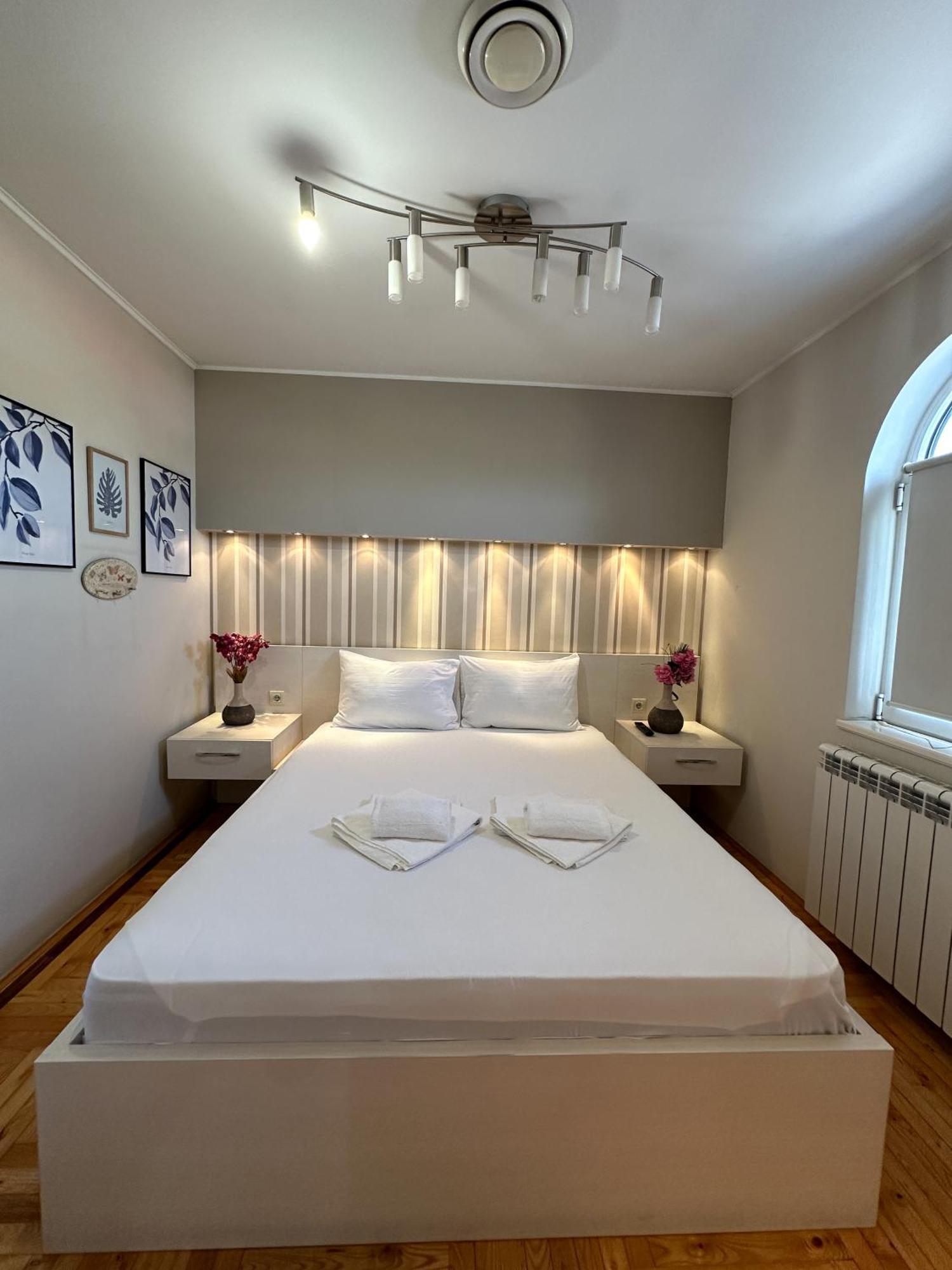 Lovely Apartments Free Street Parking Novi Sad Exterior photo